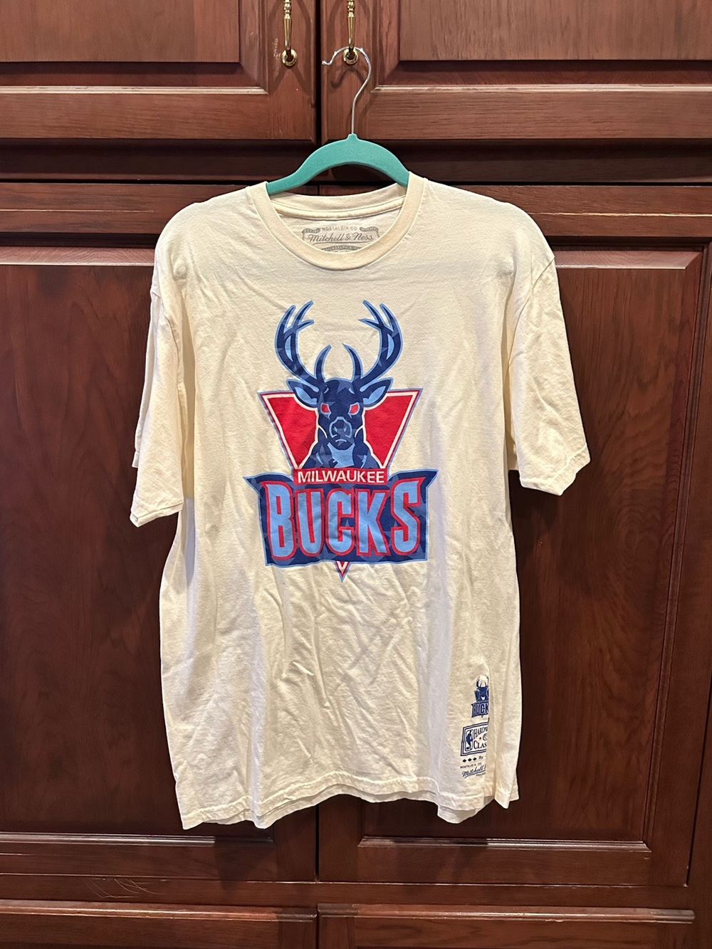 Milwaukee Bucks tee sz XL